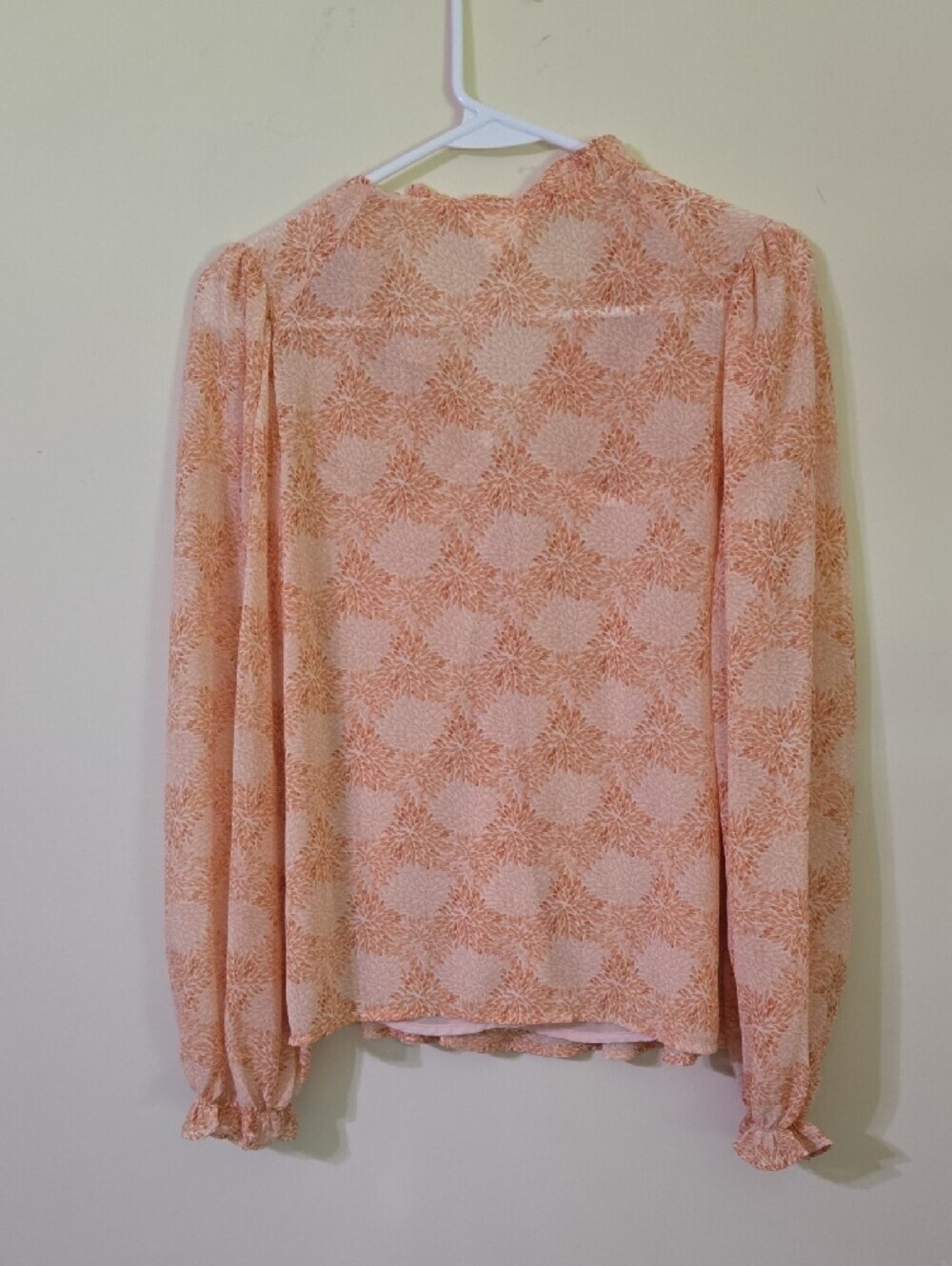 Melloday Peach Floral Pleated V-Neck Top - Picture 5 of 6